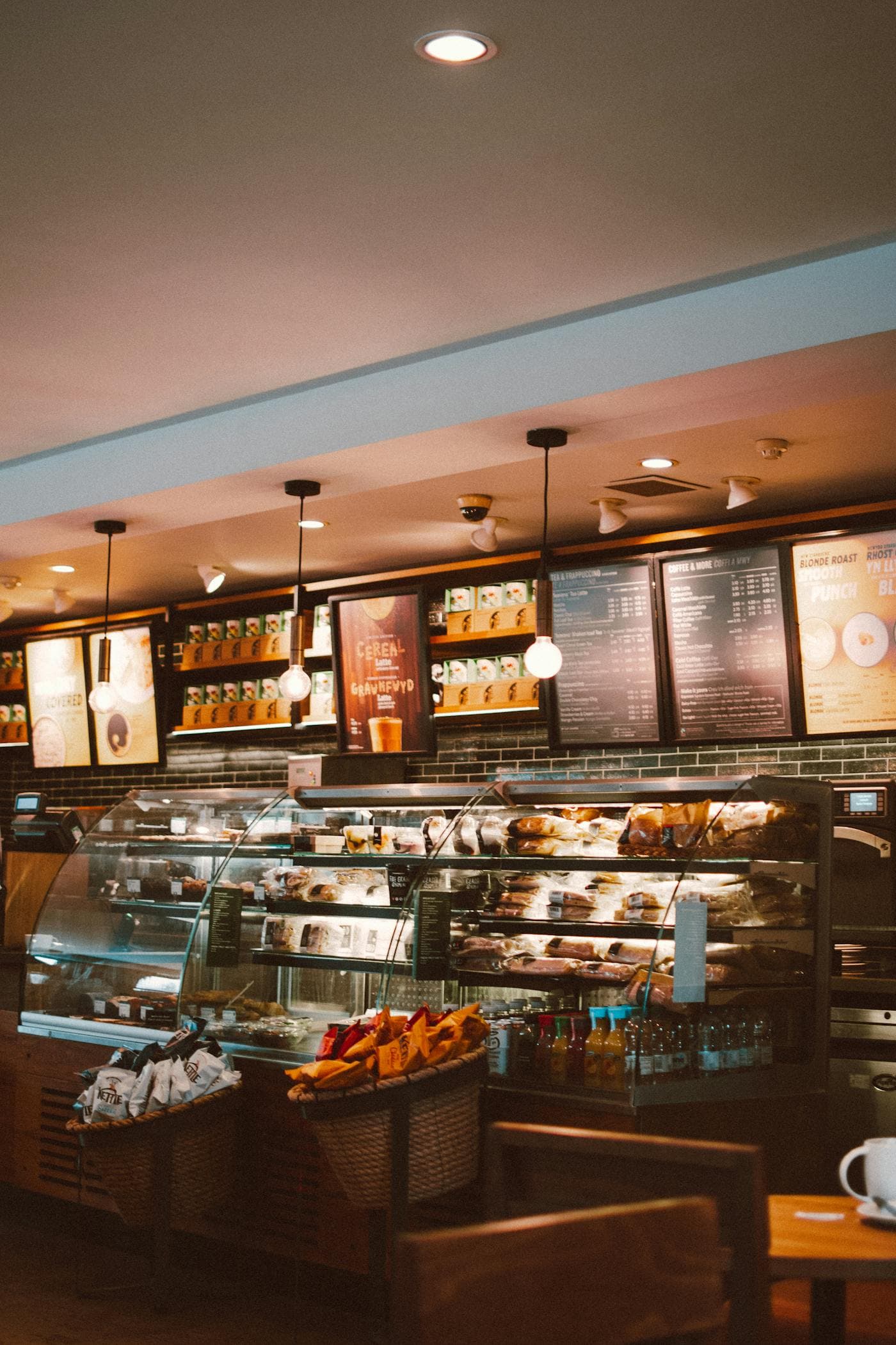 Cafe setting using biodegradable straws